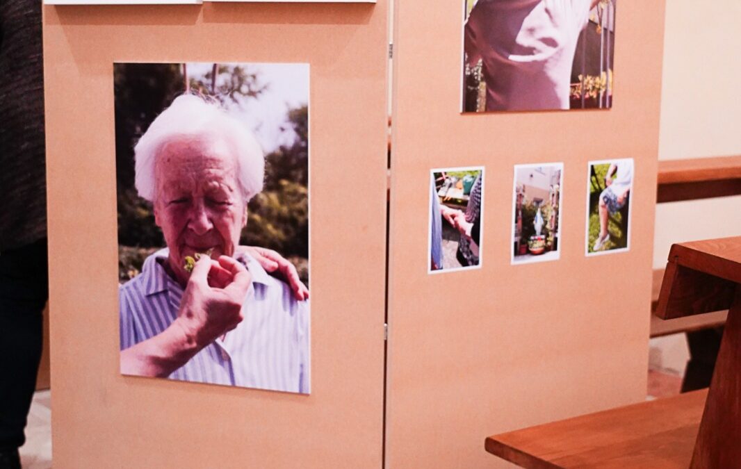 La mostra fotografica con i volti del Paese Ritrovato nella sede del Comune di Monza